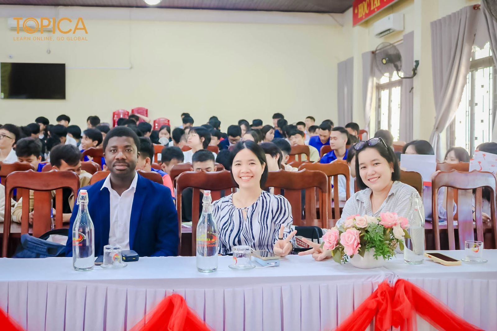 Dr. David Asare with students in Da Nang - Image 3